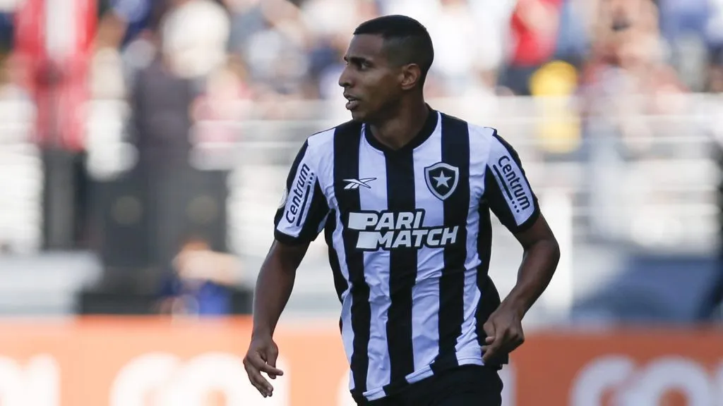 Victor Sá quando atuava pelo Botafogo. (Photo by Ricardo Moreira/Getty Images)