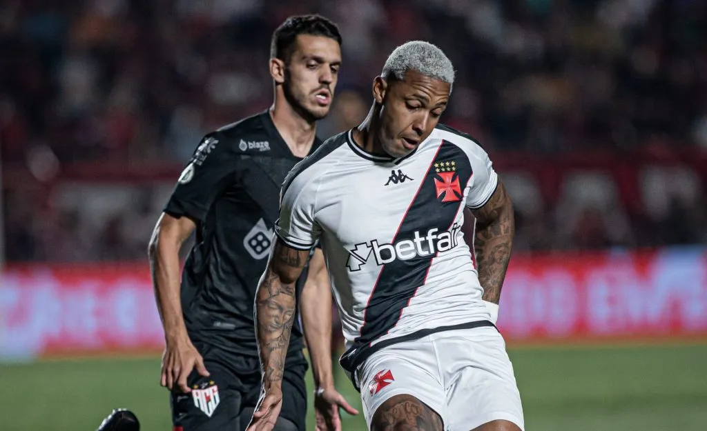 David Correa jogador do Vasco durante partida contra o Atlético-GO no estádio Antônio Accioly pelo campeonato Brasileiro A 2024. Foto: Isabela Azine/AGIF