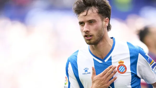 Foto: Aitor Alcalde/Getty Images – Javi Puado, na mira do Santos, é avaliado no Transfermarkt em 10 milhões de euros.