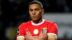 Carlos Vinícius está livre no mercado e negocia com o Grêmio - Foto: Divulgação/SC Benfica