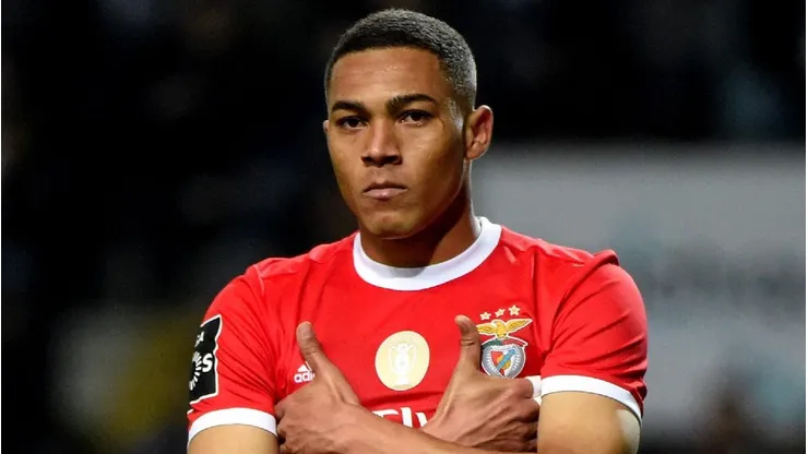 Carlos Vinícius está livre no mercado e negocia com o Grêmio - Foto: Divulgação/SC Benfica