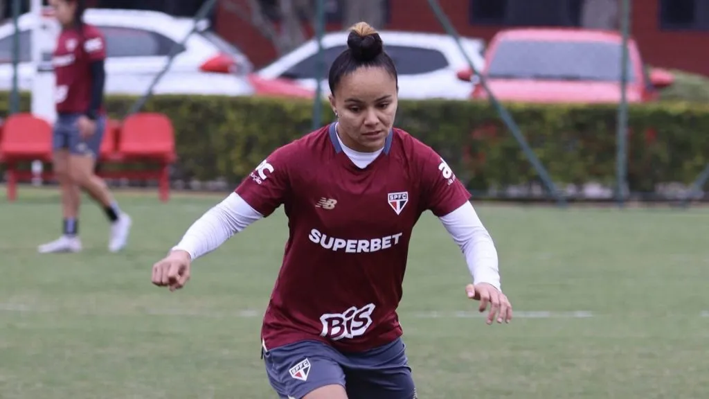 Atleta do São Paulo em treinamento no CT de Cotia