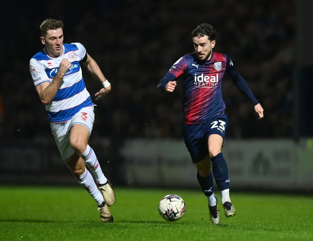 Mikey Johnston (à direita) teve a contratação vetada “em cima da hora”. Foto: Alex Davidson/Getty Images.