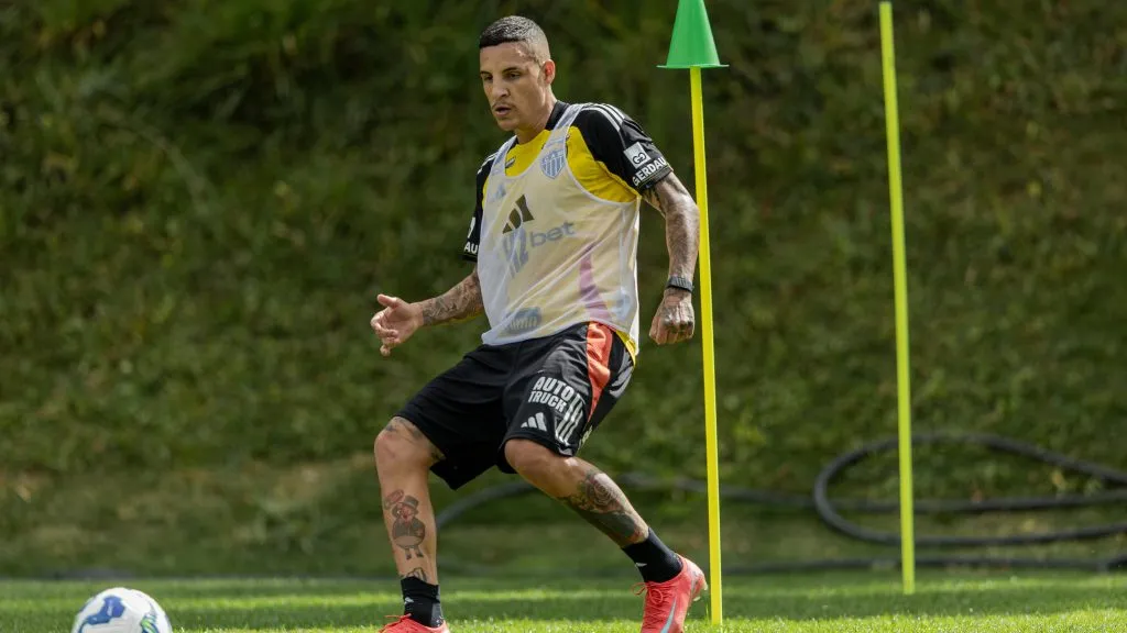 Arana treina na Cidade do Galo – Foto: Pedro Souza / Atlético