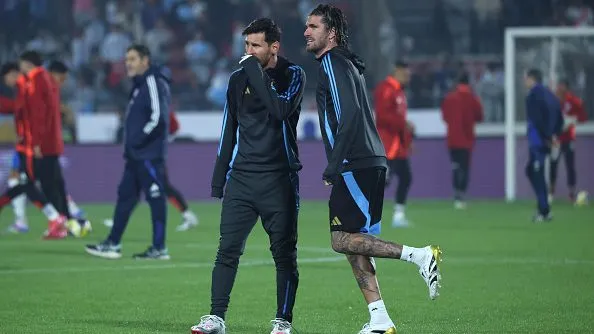 De Paul e Messi pela Seleção Argentina. Foto: Marcelo Hernandez/Getty Images