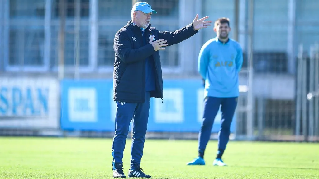 Mano comanda treino no CT Luiz Carvalho – FOTO: LUCAS UEBEL/GREMIO FBPA