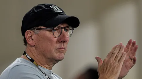 RJ - RIO DE JANEIRO - 01/11/2023 - BRASILEIRO A 2023, BOTAFOGO X PALMEIRAS - Jhon Textor dono do Botafogo durante partida contra o Palmeiras no estadio Engenhao pelo campeonato Brasileiro A 2023.