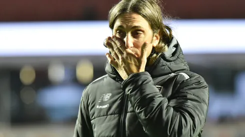 SP - SAO PAULO - 12/06/2025 - BRASILEIRO A 2025, SAO PAULO X VASCO -Luis Zubeldia tecnico do Sao Paulo deixa o campo apos partida contra o Vasco no estadio Morumbi pelo campeonato Brasileiro A 2025. Foto: Jota Erre/AGIF