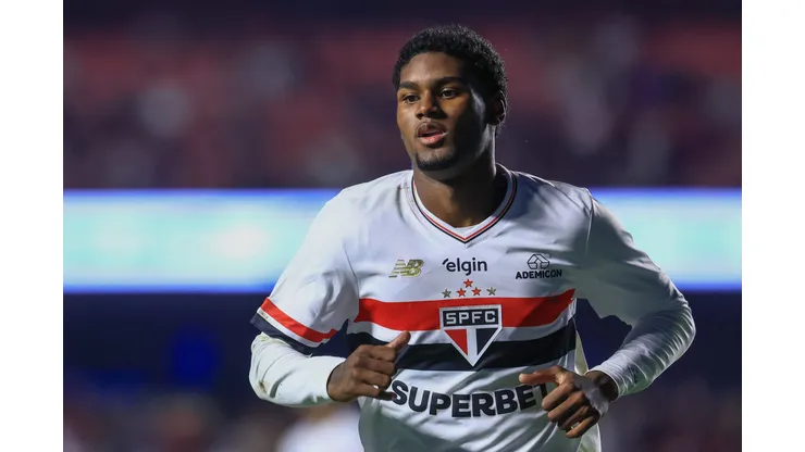 SP - SAO PAULO - 02/05/2025 - BRASILEIRO A 2025, SAO PAULO X FORTALEZA - Lucas Ferreira jogador do Sao Paulo durante partida contra o Fortaleza no estadio Morumbi pelo campeonato Brasileiro A 2025. Foto: Marcello Zambrana/AGIF