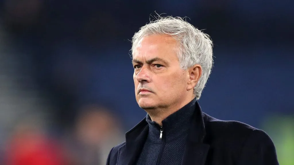 Foto: Paolo Bruno/Getty Images – Meia brasileiro não está nos planos de José Mourinho no time turco.