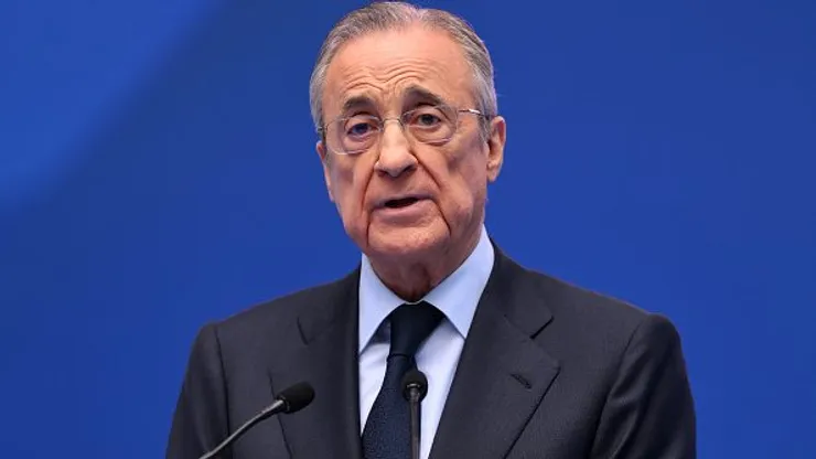Florentino Pérez durante a apresentação de Mbappé, no Santiago Bernabéu. Foto: David Ramos