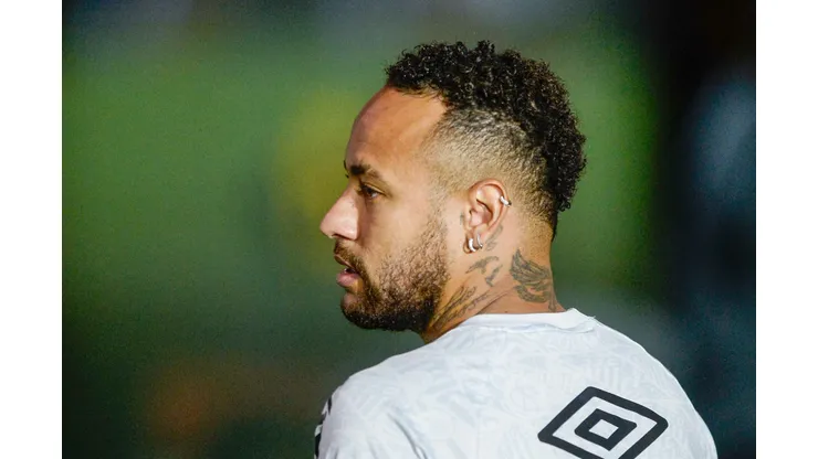 BA - SALVADOR - 25/05/2025 - BRASILEIRO A 2025, VITORIA X SANTOS - Neymar jogador do Santos durante aquecimento antes da partida contra o Vitoria no estadio Barradao pelo campeonato Brasileiro A 2025. Foto: Jhony Pinho/AGIF