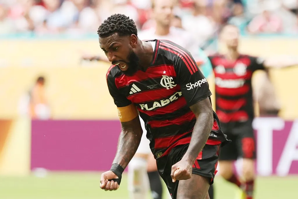MIAMI GARDENS, FLORIDA – JUNE 29: Gerson #8 of CR Flamengo celebrates after scoring his team’s first goal during the FIFA Club World Cup 2025 round of 16 match between CR Flamengo and FC Bayern München at Hard Rock Stadium on June 29, 2025 in Miami Gardens, Florida. (Photo by Michael Reaves/Getty Images)