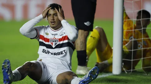 SAO PAULO, BRAZIL - MAY 14: Alan Franco of Sao Paulo reacts during the Copa CONMEBOL Libertadores 2025 Group D match between Sao Paulo and Libertad at MorumBIS on May 14, 2025 in Sao Paulo, Brazil. (Photo by Miguel Schincariol/Getty Images)