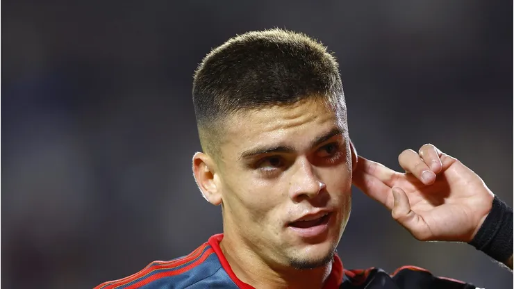 Gabriel Pec durante jogo pelo Los Angeles Galaxy.