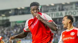 Vitao jogador do Internacional comemora seu gol durante partida contra o Gremio no estadio Couto Pereira pelo campeonato Brasileiro A 2024. Foto: Lucas Gabriel Cardoso/AGIF