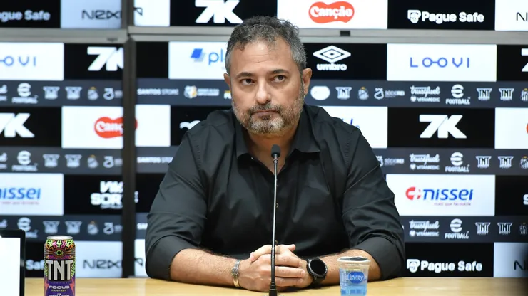 Mattos em coletiva no Santos