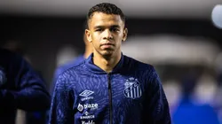 Sandry jogador do Santos durante partida contra o Coritiba - Foto: Abner Dourado/AGIF