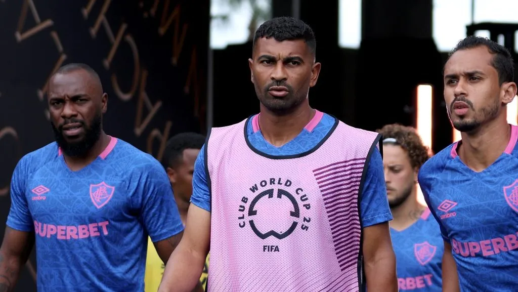 Foto: Megan Briggs/Getty Images – Thiago Santos foi muito criticado em derrota do Tricolor das Laranjeiras.