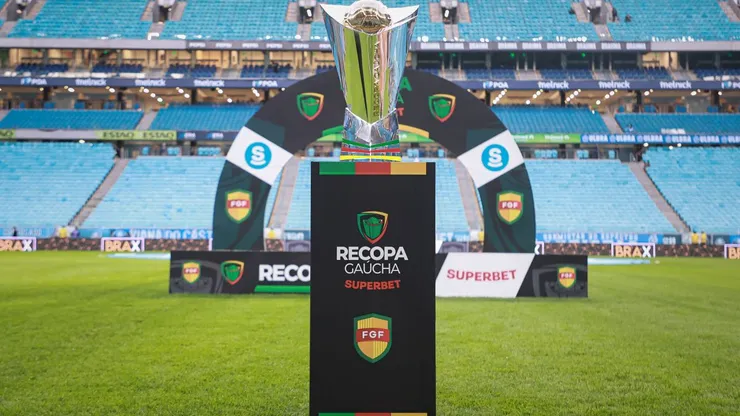 RS - PORTO ALEGRE - 08/07/2025 - RECOPA GAUCHA 2025, GREMIO X SAO JOSE - Taca da Recopa Gaucha exposte antes da partida entre Gremio x Sao Jose no estadio Arena do Gremio pelo campeonato Recopa Gaucha 2025. Foto: Maxi Franzoi/AGIF