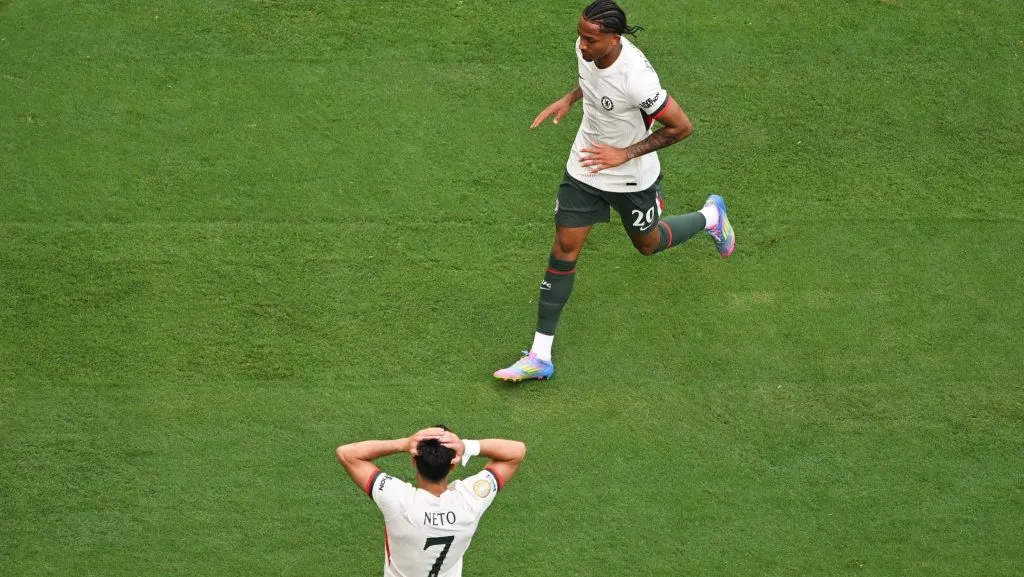 João Pedro e Pedro Neto, do Chelsea