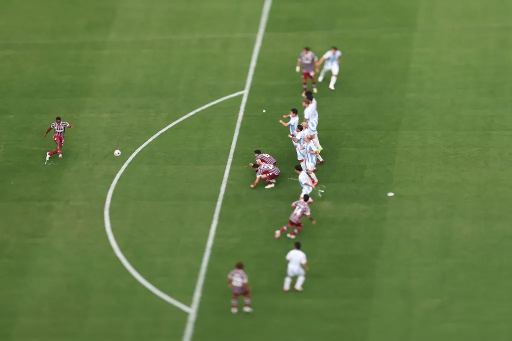 Arias também marcou um gol da falta na competição. Photo by Al Bello/Getty Images
