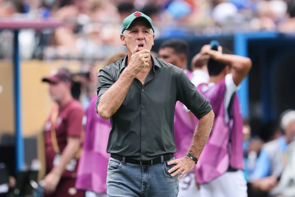 Treinador durante o jogo no Mundial de Clubes. Photo by Michael Reaves/Getty Images 