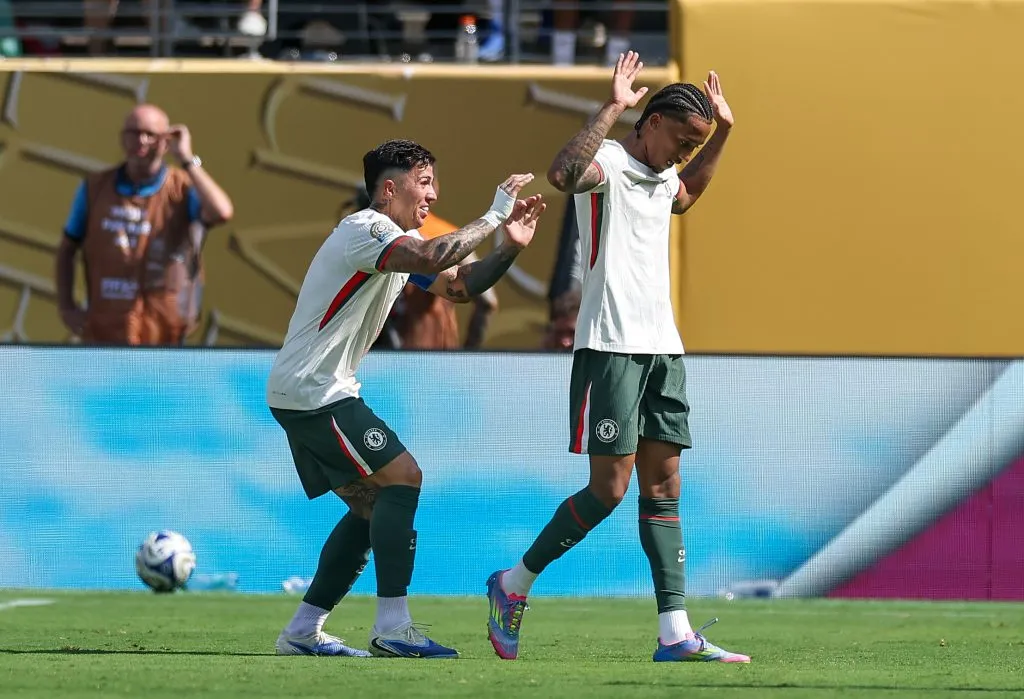 Enzo ao lado de João Pedro. Photo by Buda Mendes/Getty Images