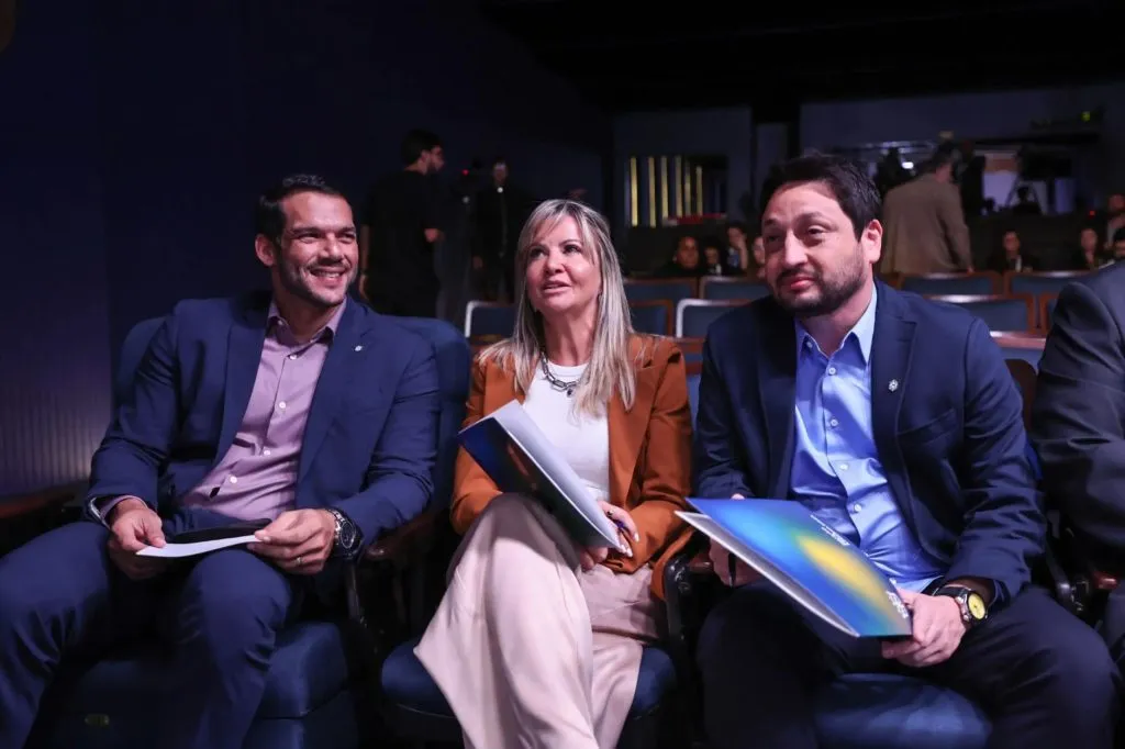 Samir Xaud, Cris Gambaré e Arthur Elias durante convocação. Foto: Livia Villas Boas/CBF