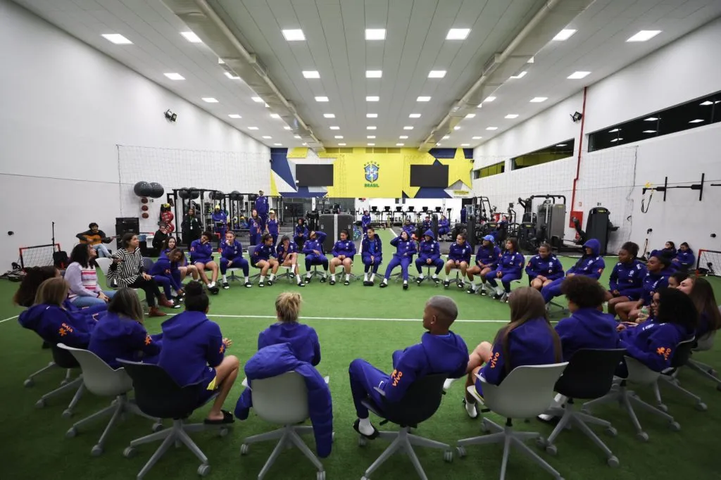 Atividade de entrosamento com a Seleção Feminina. Foto: Lívia Villas Boas/CBF