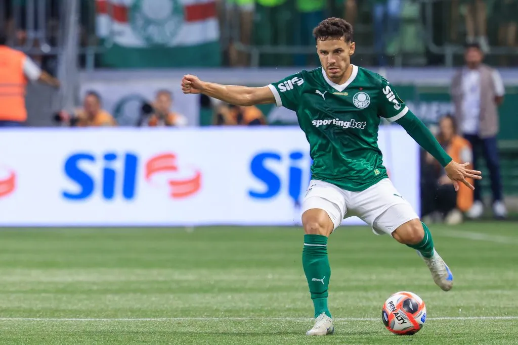 Raphael Veiga só quer deixar o Palmeiras pela Europa – Foto: Marcello Zambrana/AGIF