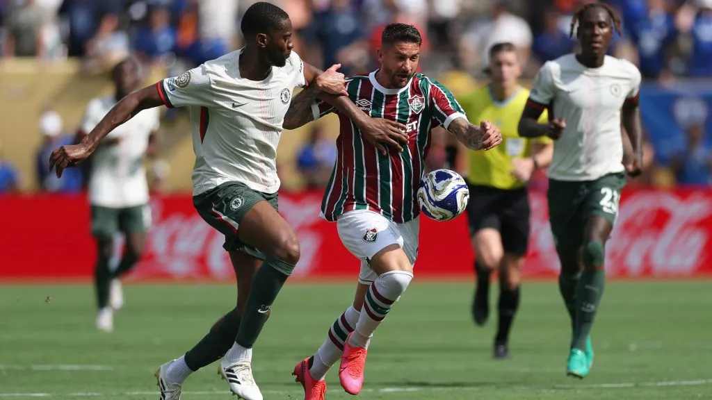 Everaldo em ação durante Fluminense x Chelsea. (Photo by Buda Mendes/Getty Images)
