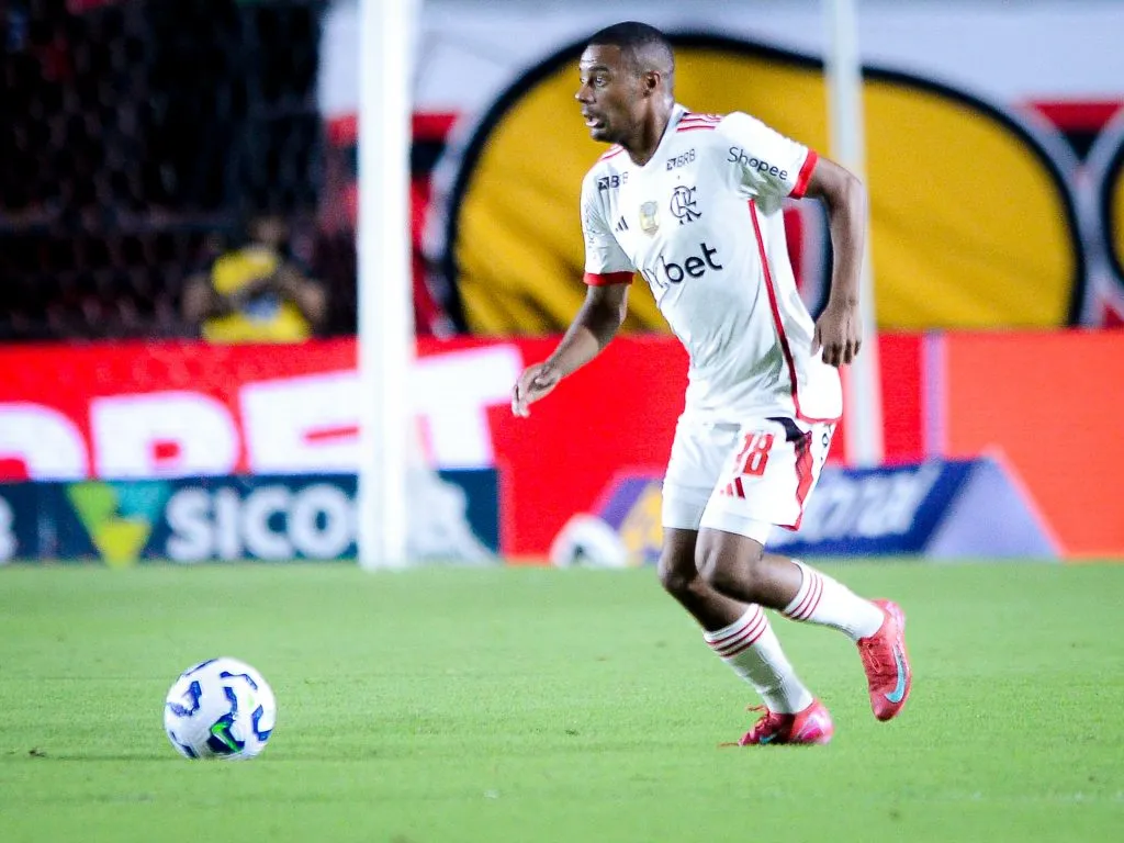 De La Cruz deve assumir a vaga deixada pelo Gerson – Foto: Jhony Pinho/AGIF