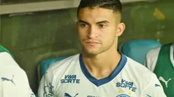 BA - SALVADOR - 30/03/2025 - BRASILEIRO A 2025, BAHIA X CORINTHIANS - Rodrigo Nestor, jogador do Bahia durante execucao do hino nacional antes da partida contra o Corinthians no estadio Arena Fonte Nova pelo campeonato Brasileiro A 2025. Foto: Walmir Cirne/AGIF