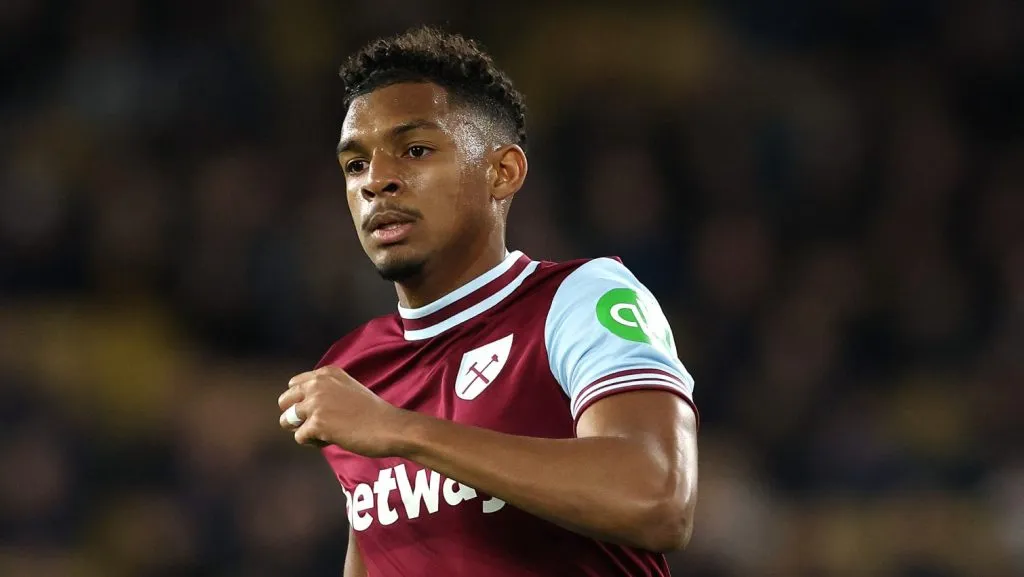 Luis Guilherme atuando pelo West Ham. (Photo by David Rogers/Getty Images)