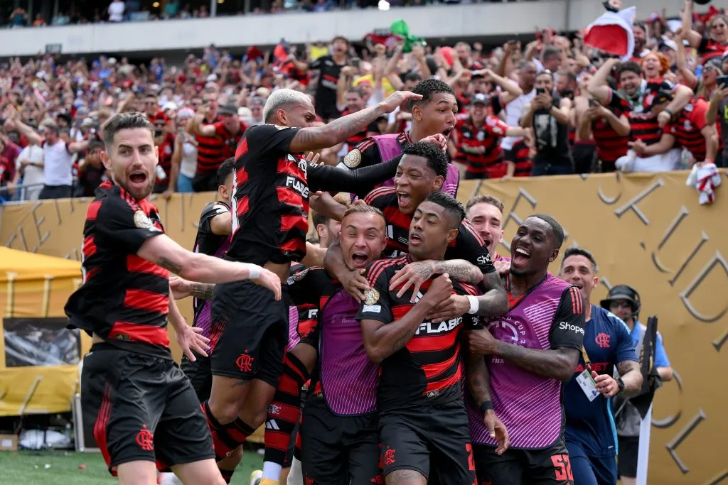 PHILADELPHIA, PENNSYLVANIA – JUNE 20: Bruno Henrique #27 of CR Flamengo celebrates with teammates after scoring his team’s first goal during the FIFA Club World Cup 2025 group D match between CR Flamengo and Chelsea FC at Lincoln Financial Field on June 20, 2025 in Philadelphia, Pennsylvania. (Photo by David Ramos/Getty Images)