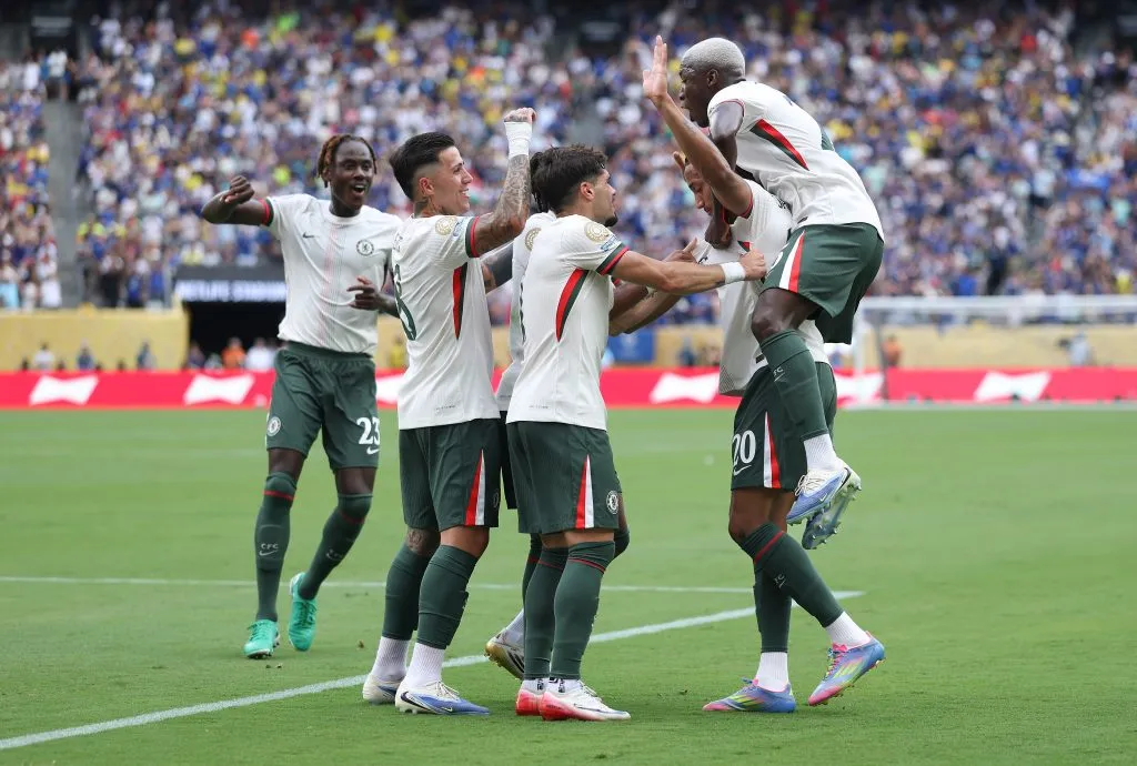 Atletas do Chelsea comemorando gol de João Pedro. Foto: Buda Mendes/Getty Images