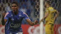 Raniel, ex-jogador do Cruzeiro, comemora gol durante partida contra o Grêmio, pela Primeira Liga de 2017. Foto: Thomás Santos/AGIF.