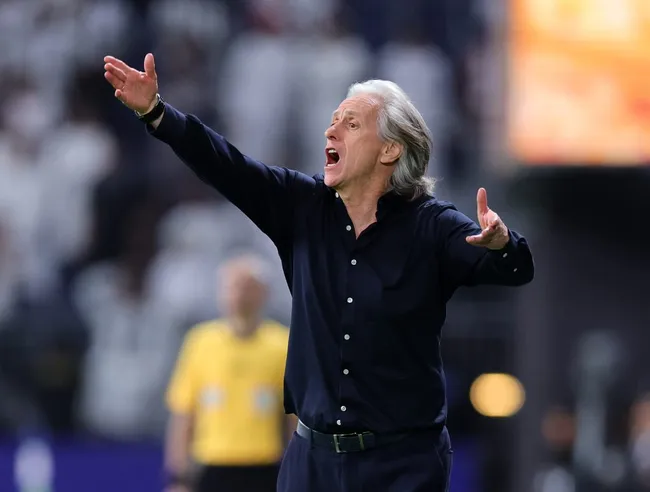 Ataque comandado por Filipe Luís já superou o de Jorge Jesus. Foto: Abdullah Ahmed/Getty Images)