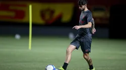 PE - RECIFE - 04/10/2024 - SPORT, TREINO NA ILHA DO RETIRO - Pedro Vilhena jogador do Sport durante treino na Ilha do Retiro em Recife (PE), nesta sexta-feira (4). A equipe se prepara para enfrentar o Ceara pelo campeonato brasileiro da Serie B 2024. Foto: Marlon Costa/AGIF