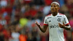 CURITIBA, BRAZIL - JUNE 16: Wesley França of Flamengo, reacts during the match between Athletico Paranaense and Flamengo as part of Brasileirao 2024 at Arena da Baixada on June 16, 2024 in Curitiba, Brazil. (Photo by Heuler Andrey/Getty Images)