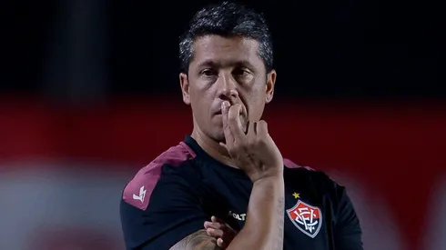 Proxímo adversário do Internacional, Vitória demitiu o técnico Thiago Carpini