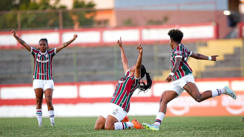 Elenco do Fluminense celebra gol