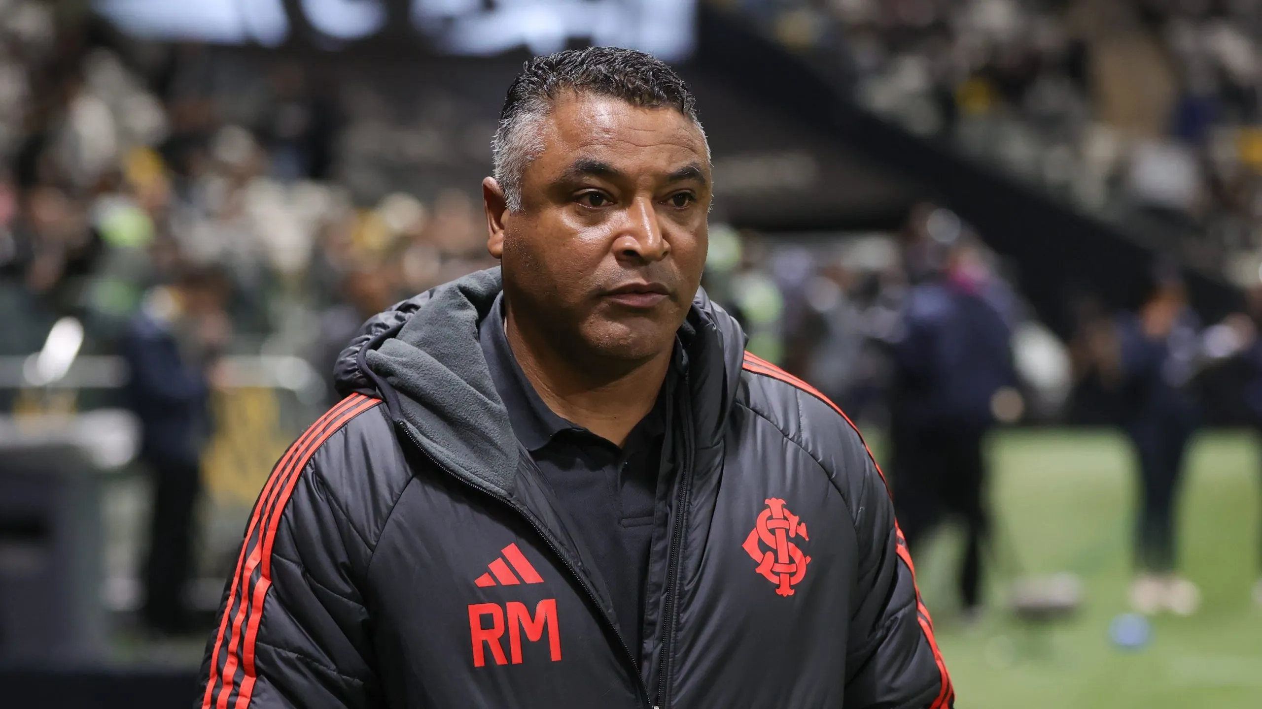 MG – BELO HORIZONTE – 12/06/2025 – BRASILEIRO A 2025, ATLETICO-MG X INTERNACIONAL – Roger Machado tecnico do Internacional durante partida contra o Atletico-MG no estadio Arena MRV pelo campeonato Brasileiro A 2025. Foto: Gilson Lobo/AGIF