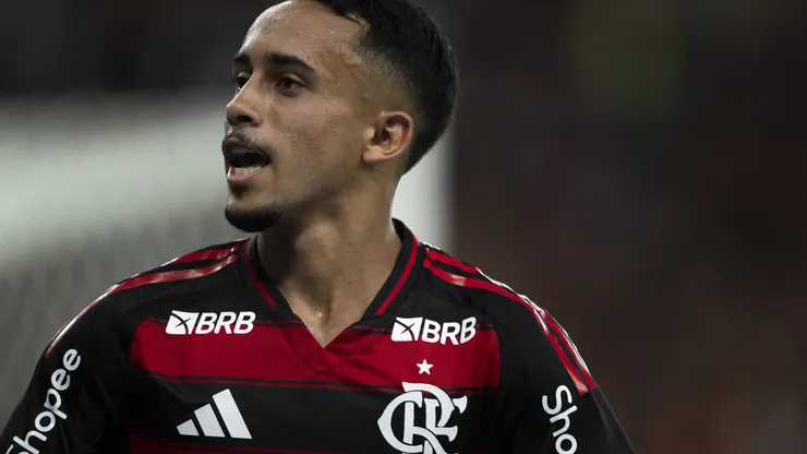 Matheus Gonçalves, jogador do Flamengo, comemora seu gol durante partida contra o Marica no estadio Maracana pelo campeonato Carioca 2025. Foto: Jorge Rodrigues/AGIF