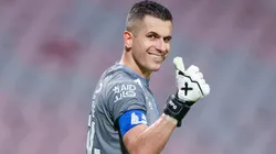 Grohe é "flagrado" em Porto Alegre e levanta hipótese de goleiro estar retornando ao Imortal.