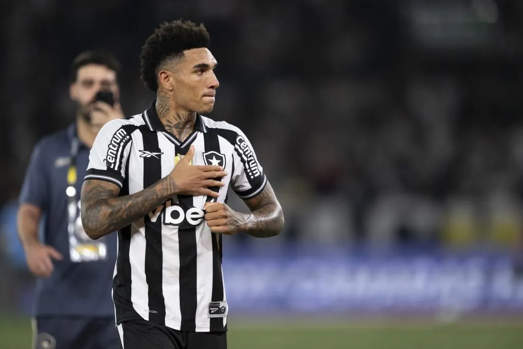 RJ – RIO DE JANEIRO – 04/06/2025 – BRASILEIRO A 2025, BOTAFOGO X CEARA – Igor Jesus jogador do Botafogo apos partida contra o Ceara no estadio Engenhao pelo campeonato Brasileiro A 2025. Foto: Jorge Rodrigues/AGIF