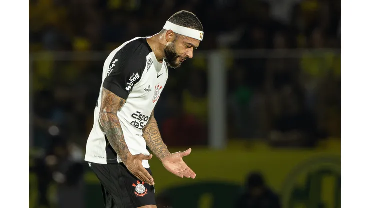 SP - MIRASSOL - 10/05/2025 - BRASILEIRO A 2025, MIRASSOL X CORINTHIANS - [MEMPHIS DEPAY jogador do Corinthians lamenta durante partida contra o Mirassol no estadio Jose Maria de Campos Maia pelo campeonato Brasileiro A 2025. Foto: Joisel Amaral/AGIF