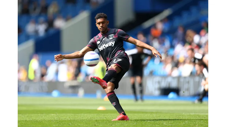 BRIGHTON, ENGLAND - APRIL 26: Luis Guilherme of West Ham United warms up prior to the Premier League match between Brighton & Hove Albion FC and West Ham United FC at Amex Stadium on April 26, 2025 in Brighton, England. (Photo by Bryn Lennon/Getty Images)