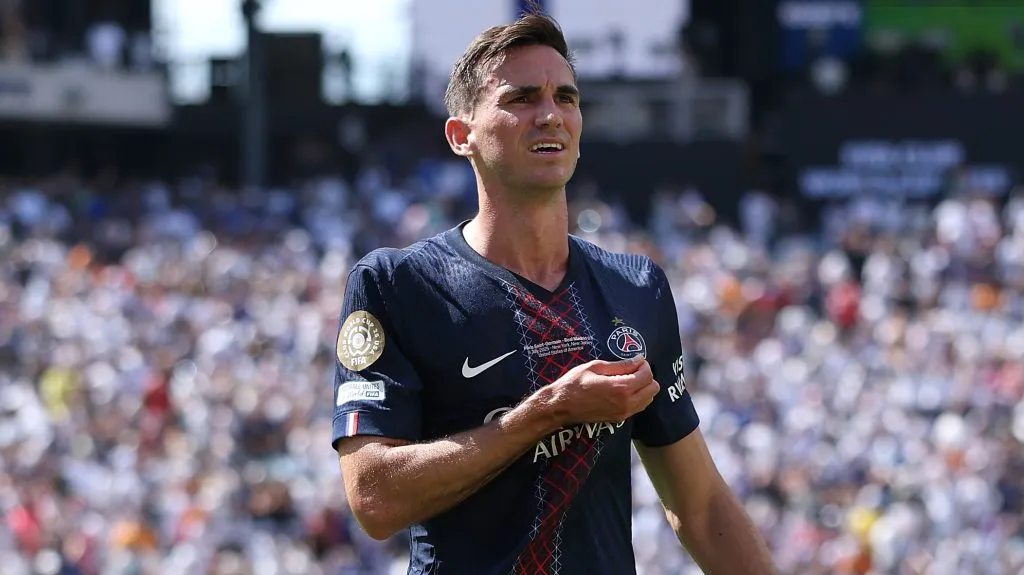 EAST RUTHERFORD, NEW JERSEY – JULY 09: Fabian Ruiz #8 of Paris Saint-Germain celebrates scoring his team’s third goal during the FIFA Club World Cup 2025 semi-final match between Paris Saint-Germain and Real Madrid CF at MetLife Stadium on July 09, 2025 in East Rutherford, New Jersey. (Photo by Buda Mendes/Getty Images)